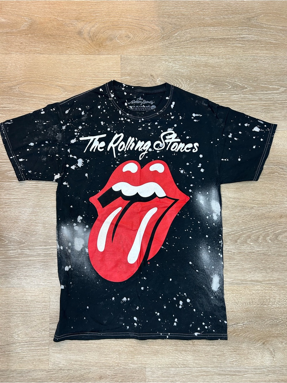 VINTAGE Rolling Stones T Shirt By The Rolling Stones Paint Splatter Lips Sz M